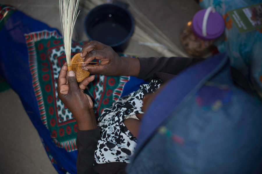 Crafthood Shakawe basket weaver